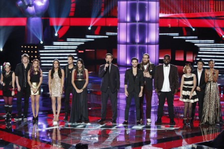Carson Daly with the Top 12 on The Voice Season 3