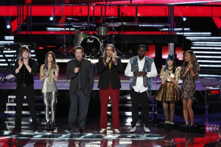 Carson Daly with the Top 6 on The Voice Season 3