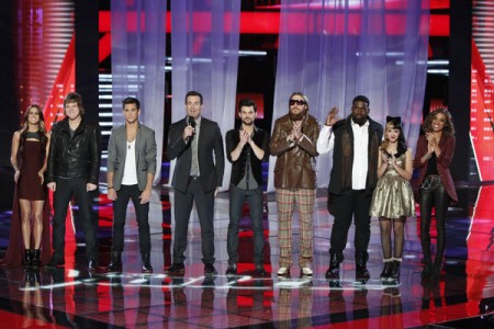 Carson Daly with the Top 8 on The Voice Season 3